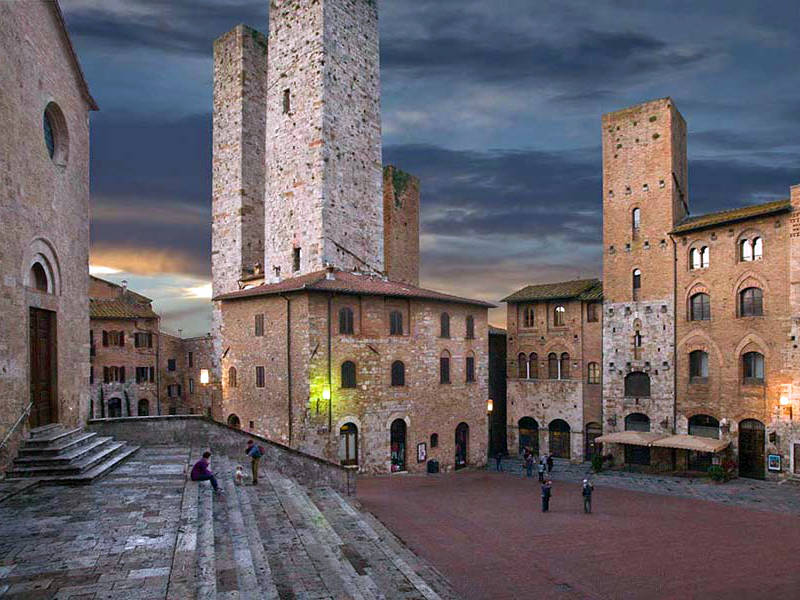 Piazza del Duomo, San Gimigliano Piazza del Duomo, San Gimigliano